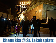 Chanukka auf dem Jakobsplatz  werden Lichter am Münchner Chanukka-Leuchter entzündet (©Foto: Martin Schmitz)